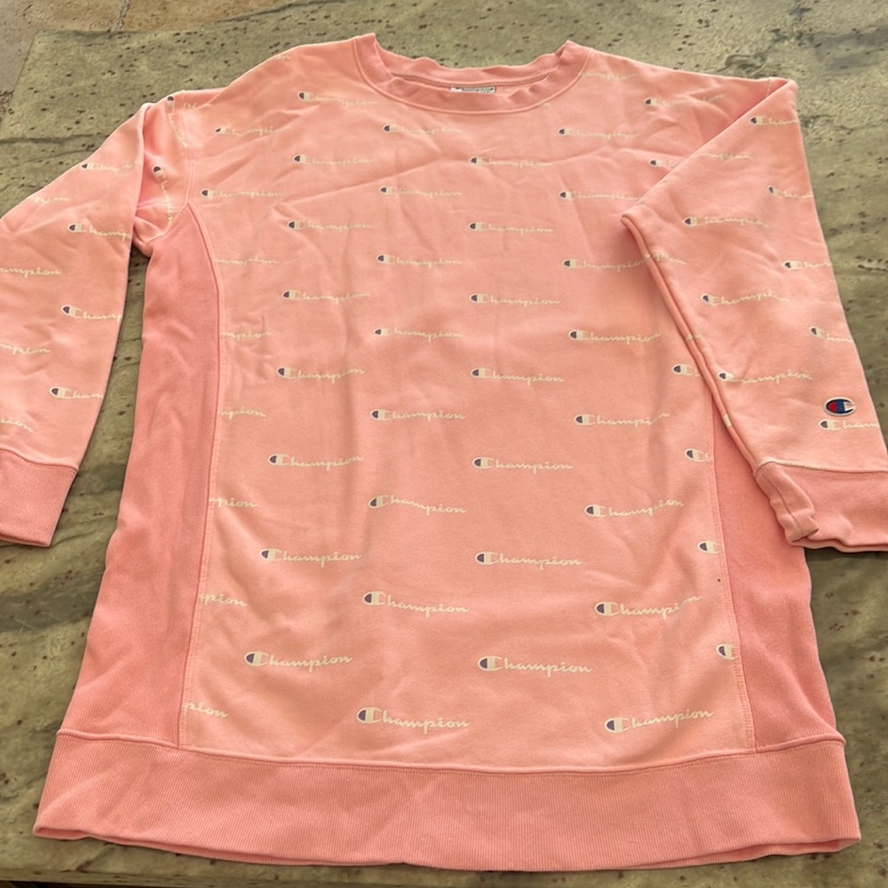 Very oversized Champion sweater. PRICES NEGOTIABLE